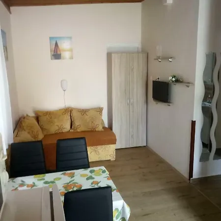 Dianett Apartmanház Appartamento