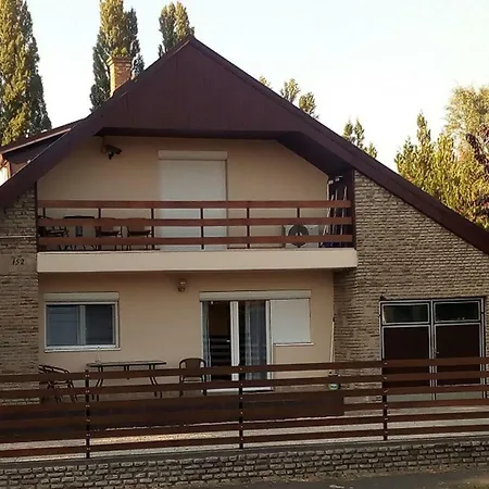 Dianett Apartmanház Appartamento